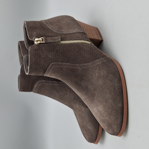 Violet & Red Shoes - Violet & Red Carley Sz 7 Women's Zip up Bootie Heels